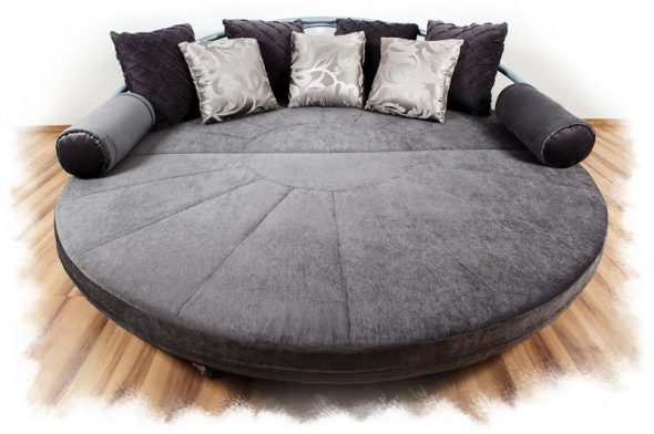 Большой диван круглой формы