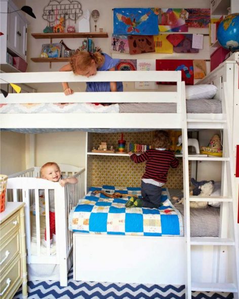 Обустроенная детская комната для троих детей