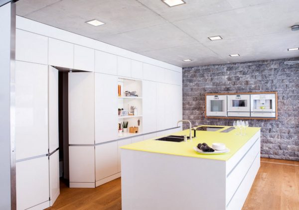 кухня в стиле модерн с жёлтой столешницей