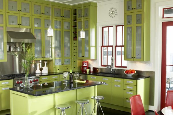 кухня оливкового цвета до потолка