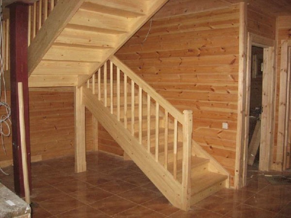 Устройство деревянной лестницы на второй этаж