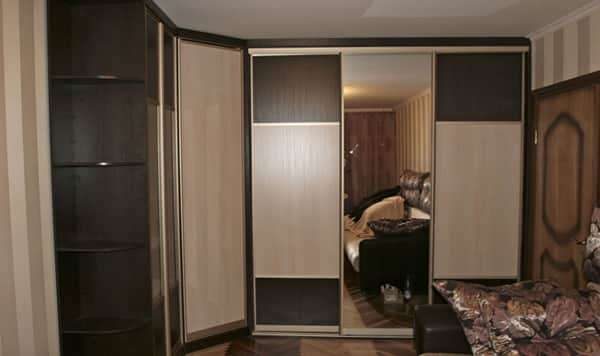Угловой шкаф-купе в гостиную: реальные фото, идеи дизайна, наполнение