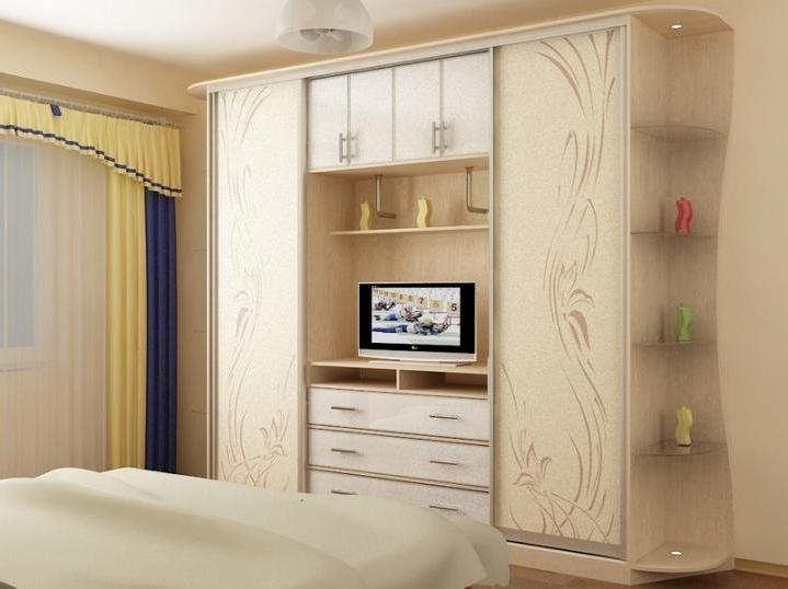 Удобная мебель с полкой дизайн который создан для максимальной функциональности спального помещения