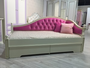 Комната подростка: выбираем кровать для девочки