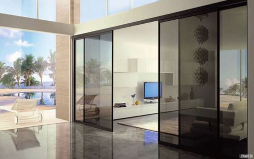 Раздвижные стеклянные двери в интерьере квартиры