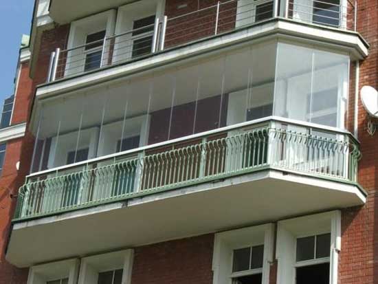 Современный дизайн балкона с фото примерами