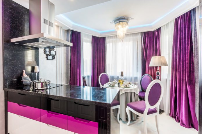 красивые фиолетовые шторы на кухне