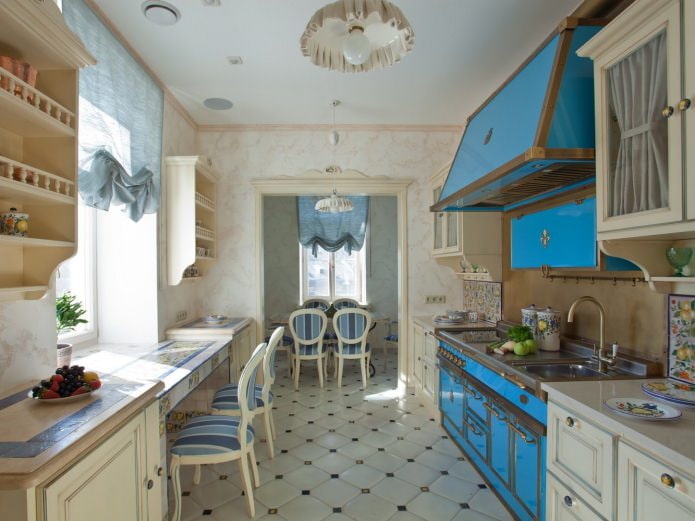 короткме голубые шторы в кухне