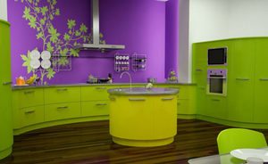 Сочетание фисташкового и фиолетового цветов на кухне