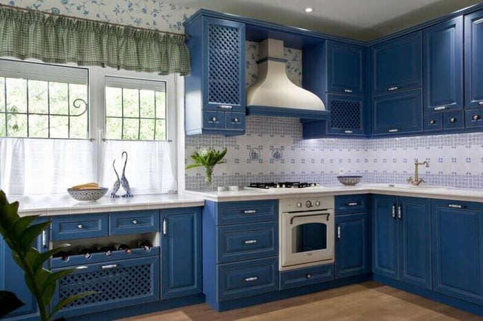 кухня прованс синего цвета