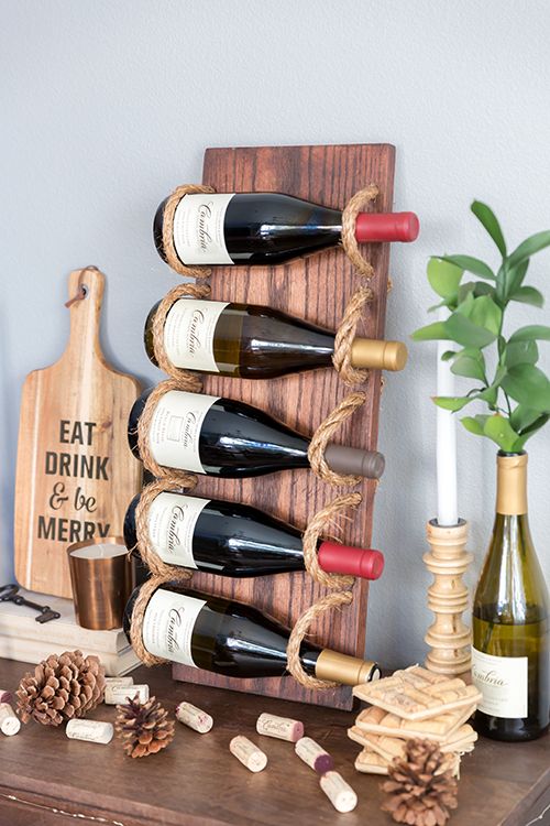 Для любителей хорошего вина, креативный держатель для бутылок будет весьма полезным приспособлением