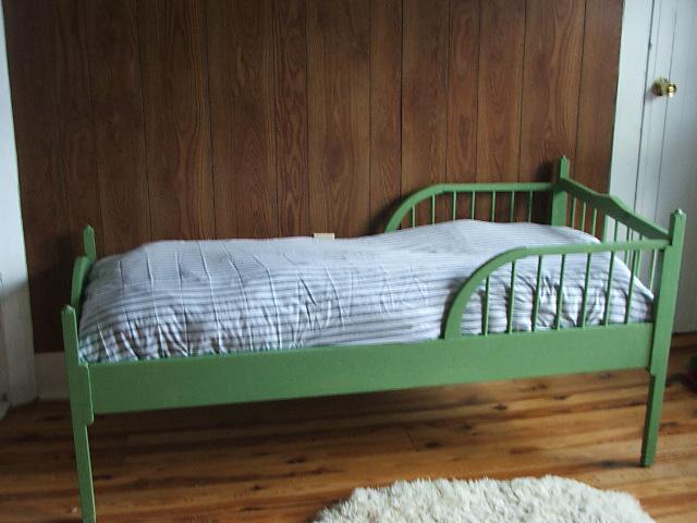 кровать детская с бортиком от 2 лет