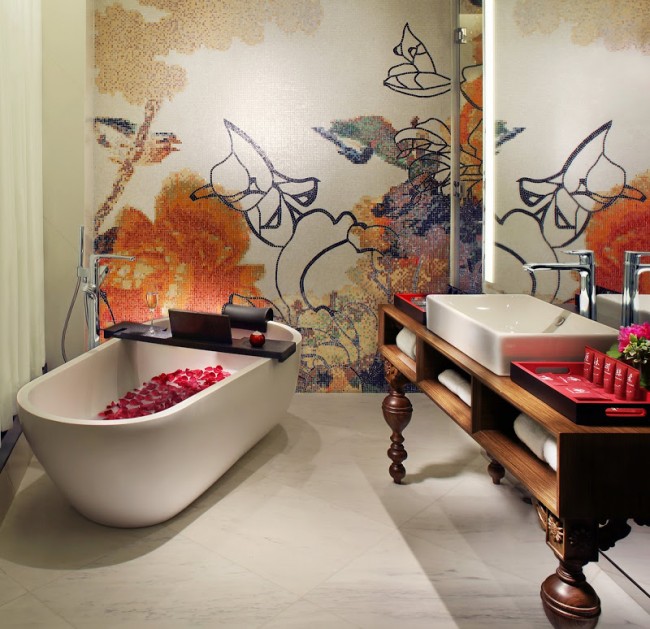 Абстрактные зарисовки из очень мелкой мозаичной плитки в ванной в японском стиле