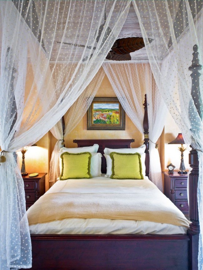 Тюль-букле для балдахина в спальне в традиционном стиле