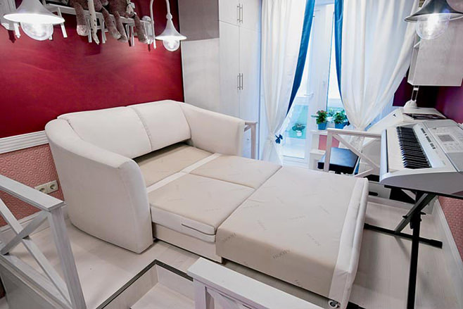 Современный раскладной диван в интерьере детской комнаты