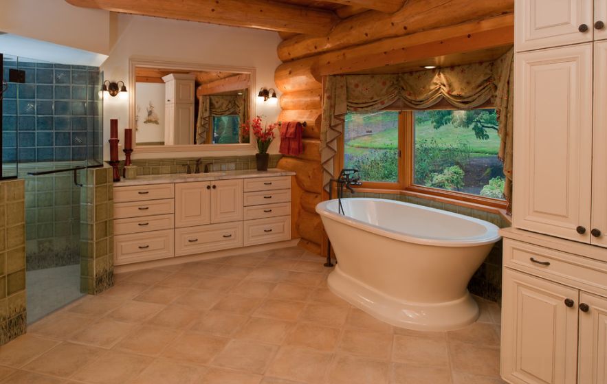 Деревянная отделка стен в ванной