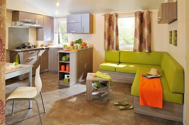 Кухонный диван со спальным местом относится к многочисленным нововведениям, значительно расширяющим функционал современной кухни