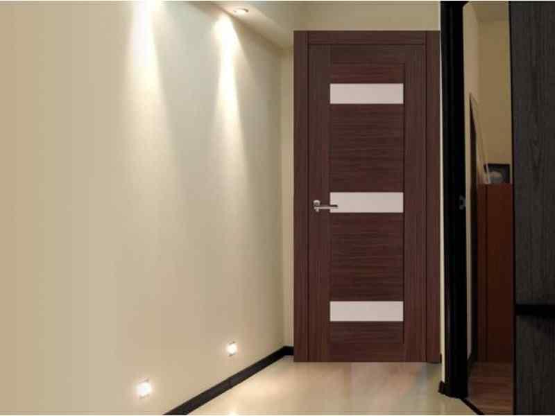 Профессиональные дизайнеры рекомендуют создать контраст между дверьми и обоями: это поможет увеличить маленькую комнату