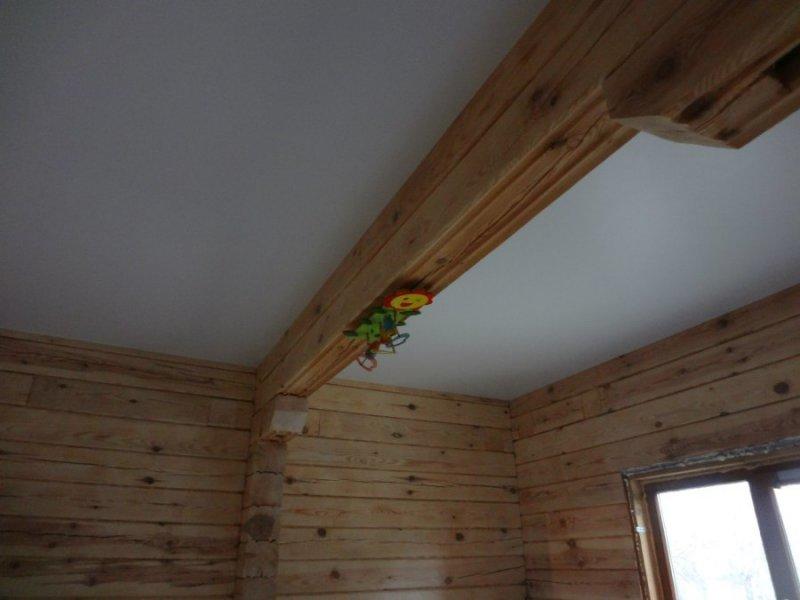 Натяжной потолок, как правило, устанавливают только в тех домах, где есть постоянное отопление