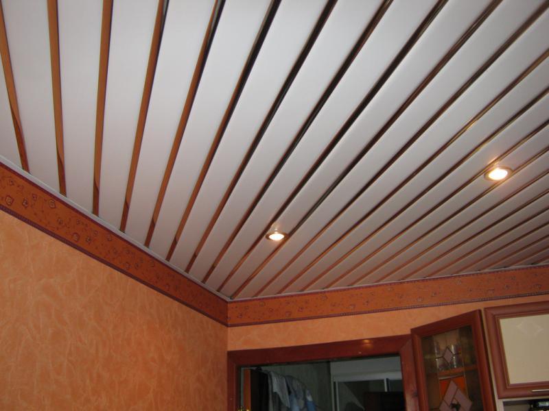 Для того чтобы подобрать длину потолочных панелей, необходимо сделать замеры потолка