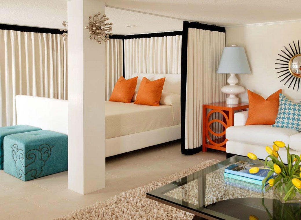 Для временного зонирования гостевой спальни отлично подойдет ширма, которая поможет визуально создать иллюзию отдельного пространства