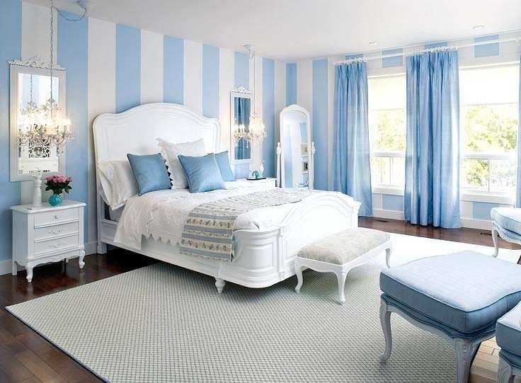 Голубой цвет успокаивает и дарит хорошее настроение: это будет отличным вариантом оформления спальни
