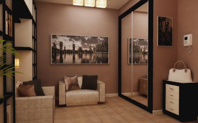 Прихожая в квартире может быть разной формы, главное – правильно подобрать дизайн и цвет для помещения