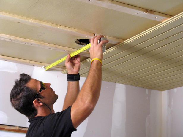 Ремонт потолка самостоятельно может сделать каждый, кто умеет обращаться с инструментом