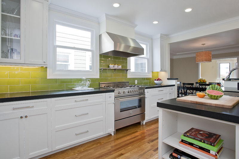 Кухонные фартуки из зеленой плитки: стильный вариант от Walker Zanger