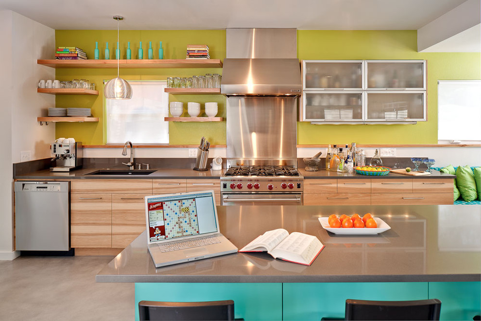 Красочный дизайн интерьера кухни от Loop Design