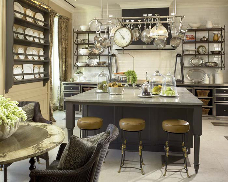 Стильный дизайн интерьера кухни с винтажными элементами декора