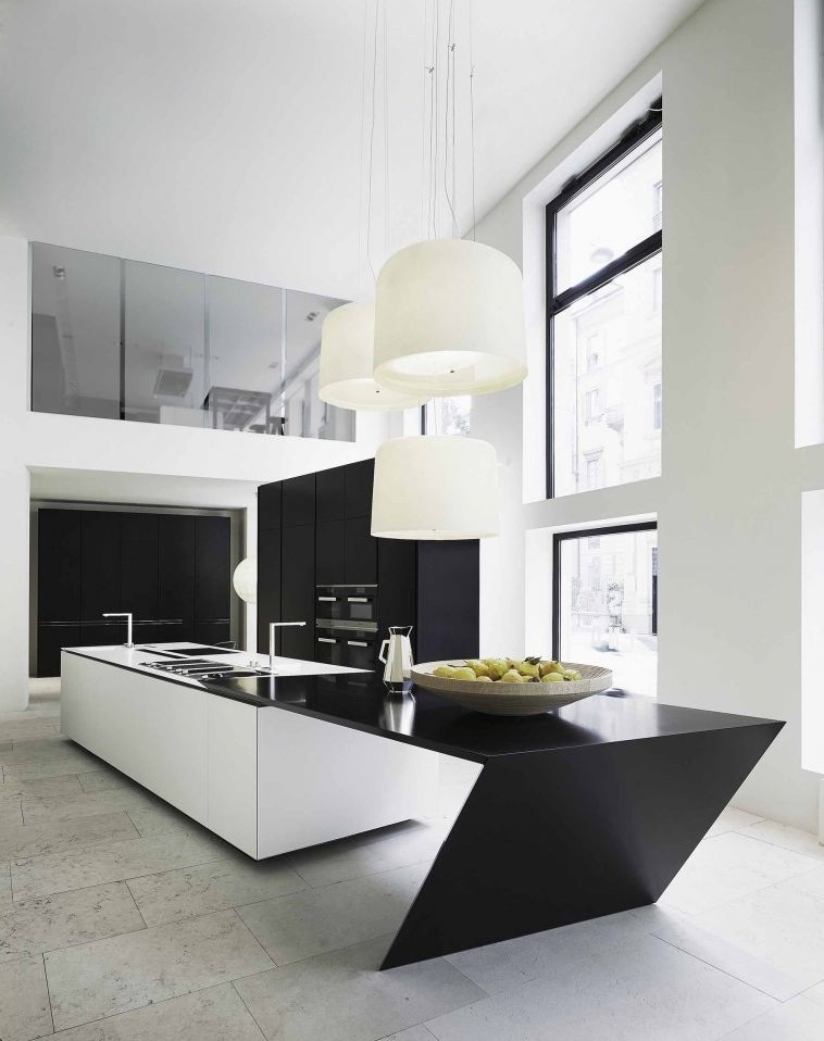 Геометрическая форма кухонного острова в чёрно-белом цвете в интерьере
