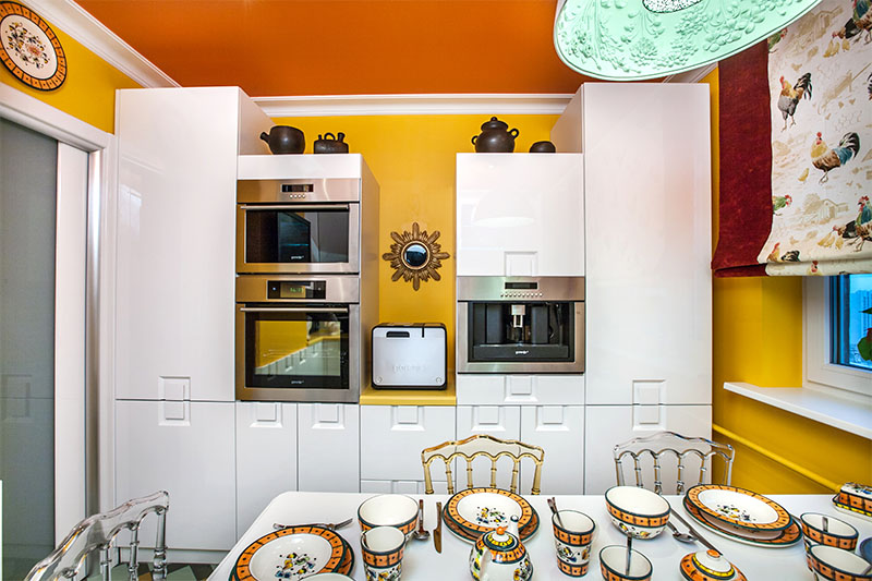 Оформление интерьера кухни в жёлтой гамме от Вероники Андриховой