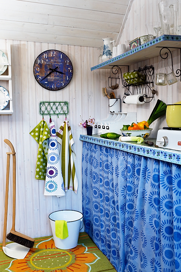 Яркий кухонный текстиль с геометрическими принтами синей гаммы