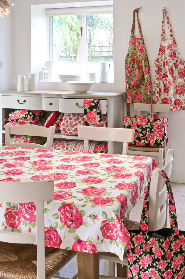 Яркий кухонный текстиль с цветочными принтами