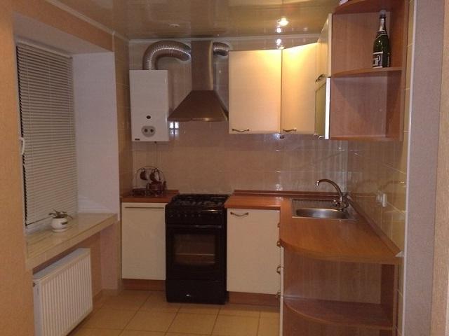 маленькая кухня дизайн фото 9 кв м с холодильником с котлом 1