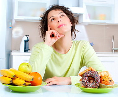 Для тех, кто контролирует свой вес и придерживается диеты, лучше отдать предпочтение более нежным тонам, поскольку яркая гамма повышает аппетит