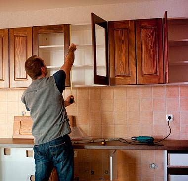 Замена фасада кухонного гарнитура позволит вам и обстановку поменять и существенно сэкономить на покупке нового гарнитура
