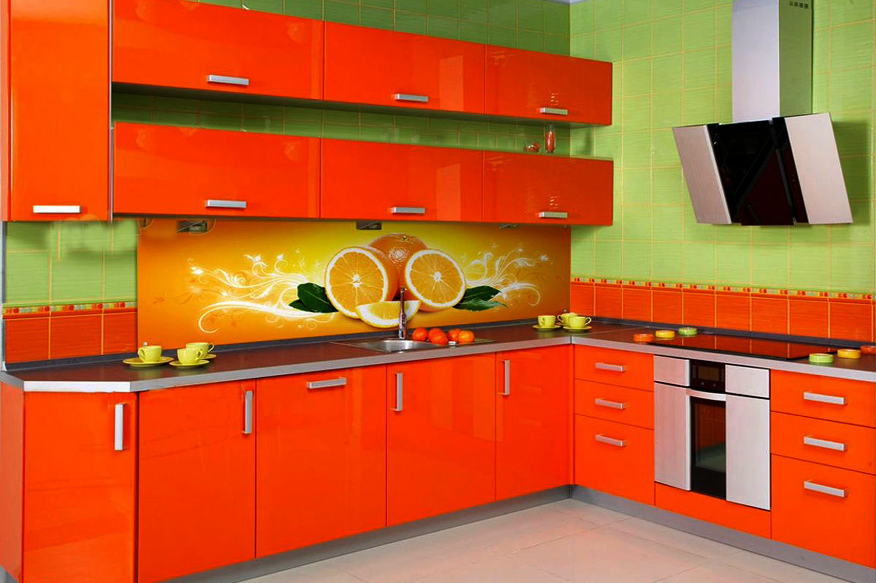 Интерьер зелено–оранжевой кухни