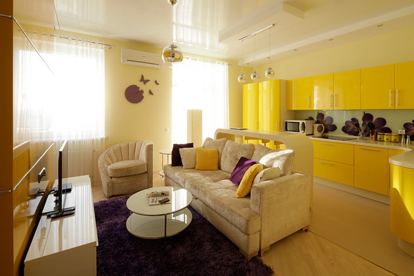 Насыщенный жёлтый цвет в интерьере кухни-гостиной