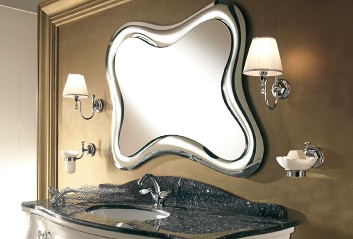 Дизайнерское зеркало в ванне