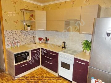 кухня с фасадами МДФ - баклажан глянец и венге светлый текстурный