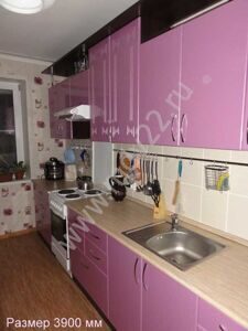 Кухня прямая в 4-комнатной квартире 464 серии МДФ - лиловый металлик. Размер 3900 мм.