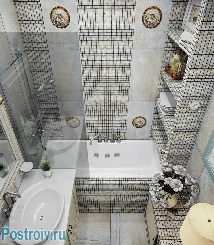 Дизайн маленькой ванной 3-4 кв. м. отделанной мозаикой