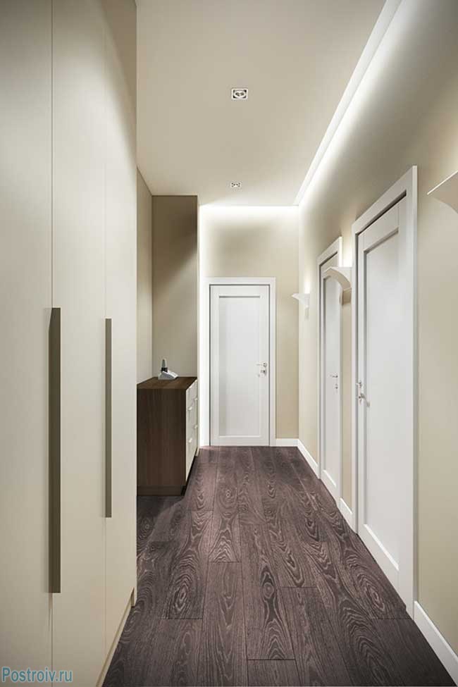 Дизайн узкого светлого коридора - Фото