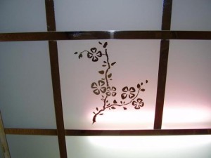 Потолок с изображением цветка