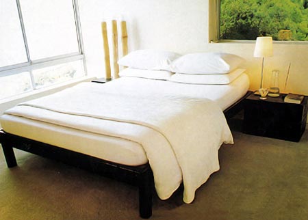 Дизайн спальни из натуральных материалов для девушки