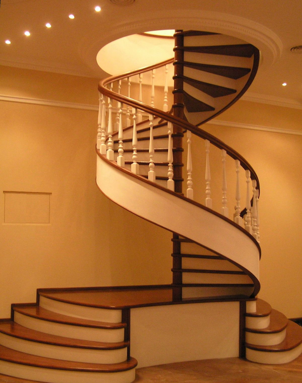Лестница для коттеджа. Виды лестниц 2426