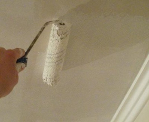 Как отремонтировать потолок в квартире своими руками