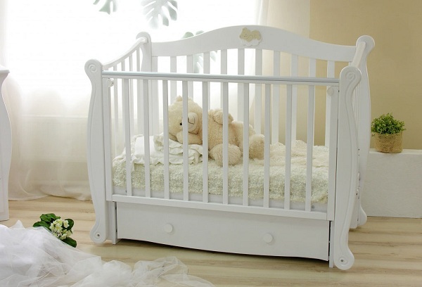 белая детская кровать
